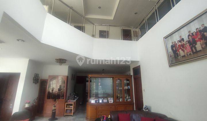 Rumah hook depan taman murah di muara karang 2