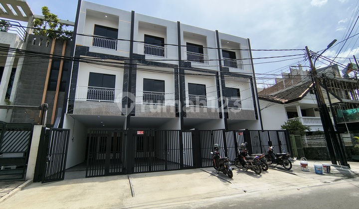 Rumah Baru Jual Cepat 3 Lantai Tanjung duren Jakarta barat