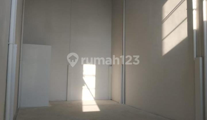 Gudang Siap Pakai 6x20 di Green Lake City Karang Tengah Tangerang 3