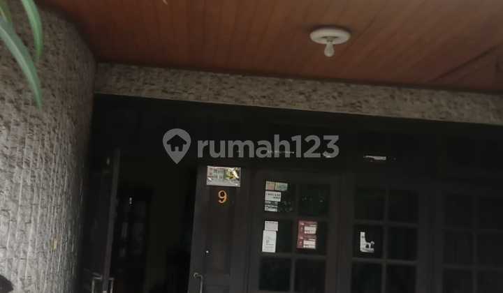 Cheap Sale House in Johar Baru Alley, Central Jakarta