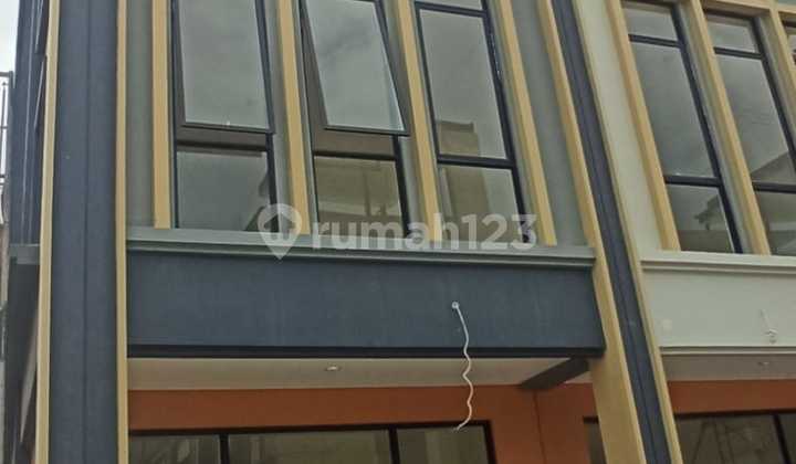 For Rent New Corner Shop 3 Floors Hudson Gading Serpong 2