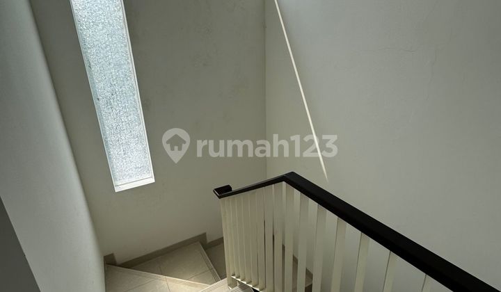 Murah Rumah di The Riviera Puri. Siap Huni Semi Furnish 2