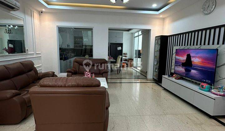 Rumah 2 Lantai Bagus Furnished di Green Lake City, Jakarta Barat 1