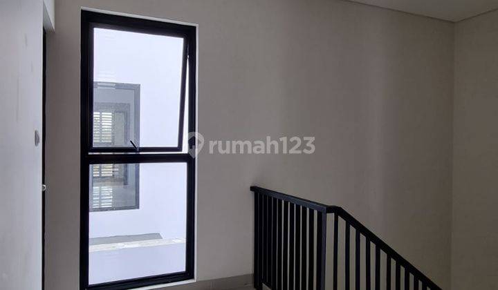 Rumah 3 Lantai Bagus Northbend Metland Puri 2