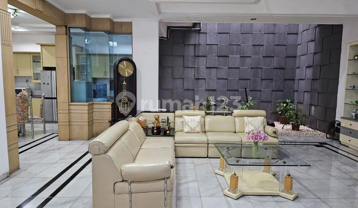 Rumah 2 Lantai Bagus di Kebon Jeruk, Jakarta Barat