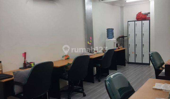 Ruko bagus 3 lantai di Mega Grosir Cempaka Mas, Jakarta Pusat  2