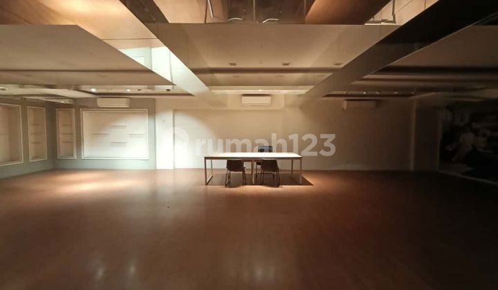 Gedung di Jalan Tomang Raya