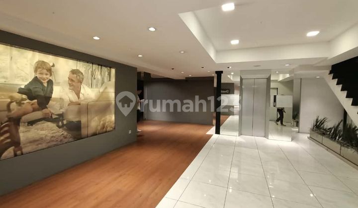 Gedung di Jalan Tomang Raya Gedung di Jalan Tomang Raya