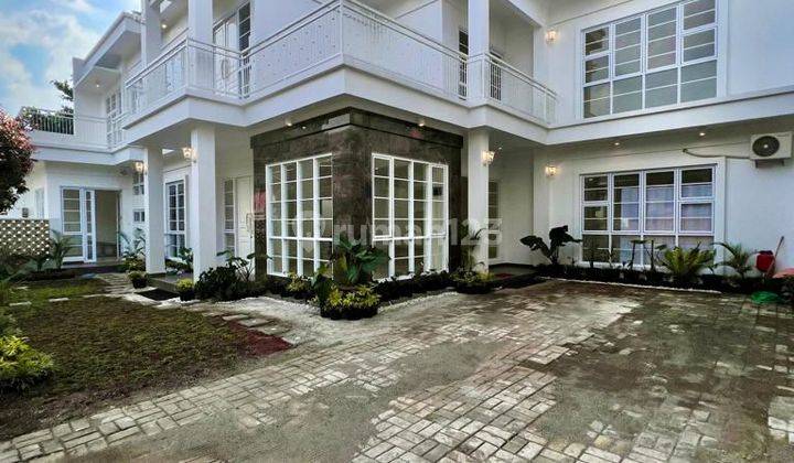 Rumah mewah dan modern area premium bisa muat banyak mobil  1