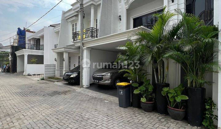 Rumah baru dan mewah dalam townhouse design modern akses bagus 2