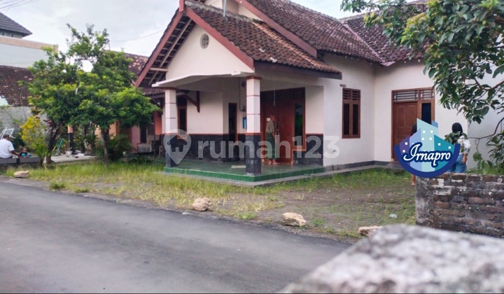 Rumah luas dijalan godean dekat dari kota ,  dan fasilitas umum 4