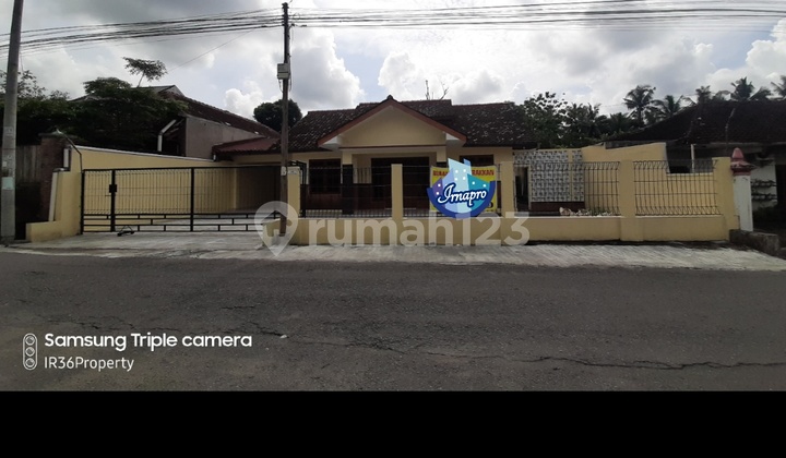 Rumah bersih, luas strategis tepi jalan dekat dari perkantoran Pemda Sleman 6