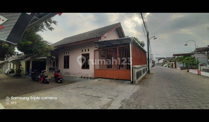 Disewakan rumah dekat kampus UPN dan AMIKOM 2