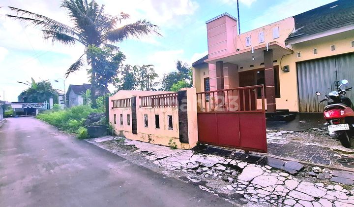 Minimalist House, Lush Back Garden Near Market