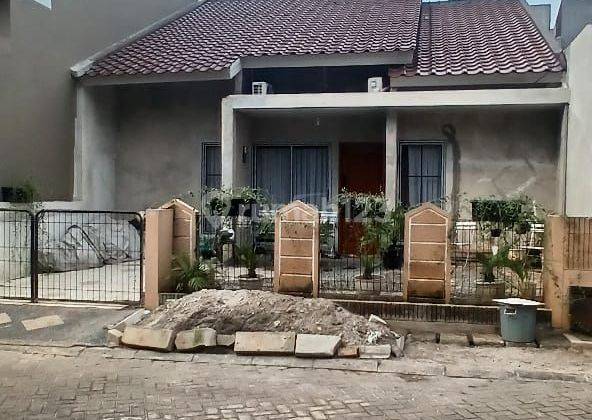 Rumah depan taman yg siap huni ,aman dan nyaman 1