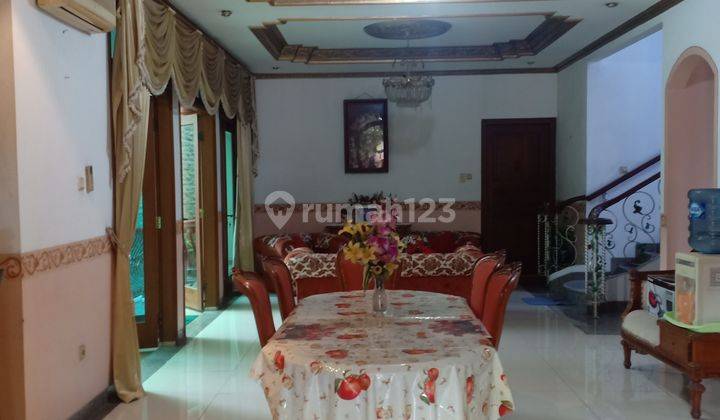 Rumah 2 lantai lokasi strategis 2