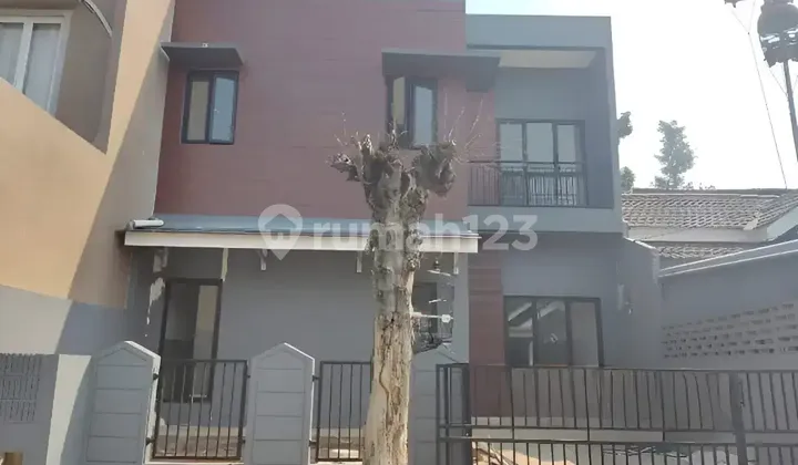 New & Affordable 2-Story House For Sale In Nusaloka, BSD City Negotiable New & Affordable 2-Story House For Sale In Nusaloka, BSD City Negotiable