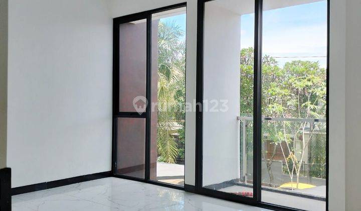 Dijual Rumah 2 lantai Baru dan Cantik di Griya loka, BSD City (DN)  2