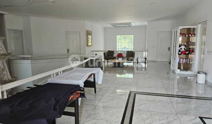 Classic House in a Strategic Location in Menteng, Central Jakarta - negotiable 2