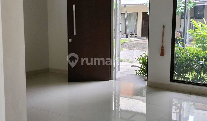 Beautiful 2-Story House 2