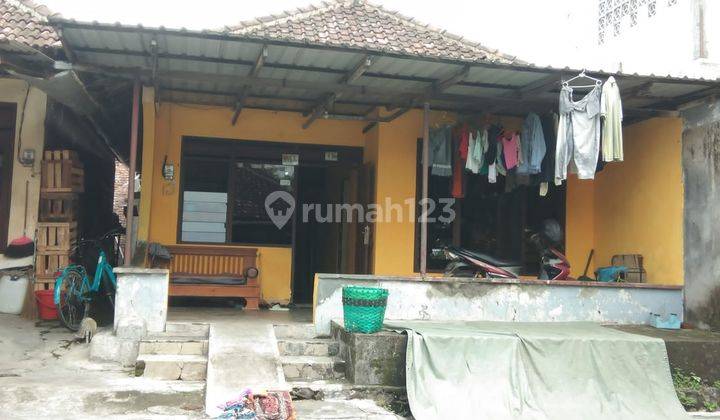 Rumah di Uns Sebelas Maret Surakarta, Surakarta 1