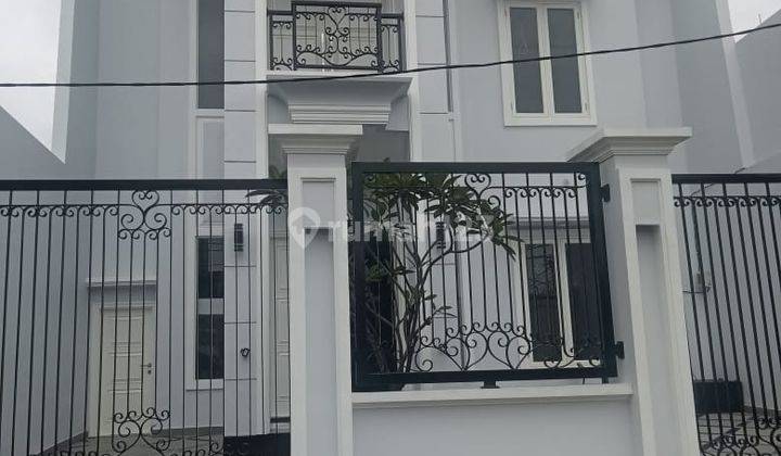 Rumah Mewah  dekat Jl. Raya Kolonel Sugiono Duren Sawit 1