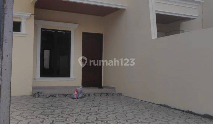 Rumah Siap Huni di Kavling Dekat Ke Jalan Raya di Jatibening 2