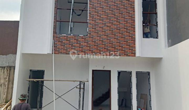 Rumah Minimalis Lantai Di Duren Sawit, Jaktim 1