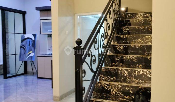 Rumah Klasik Mewah Baru 2 Lantai di Ragunan, Jaksel 12