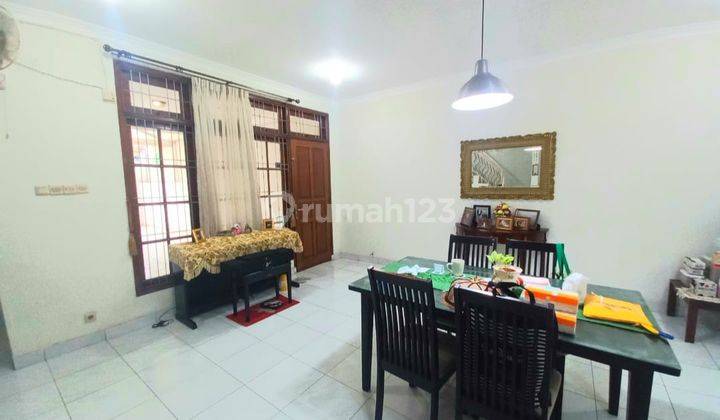 Rumah Murah 2 Lantai Lokasi Strategis di Tebet Jaksel 2