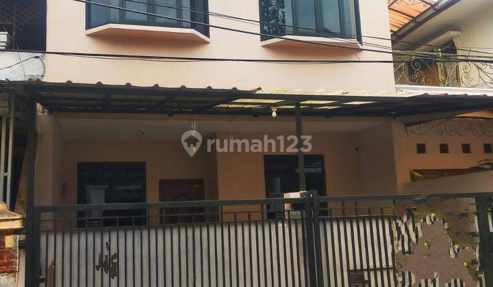 Rumah Semifurnished Lokasi Strategis di Pondok Kelapa 1