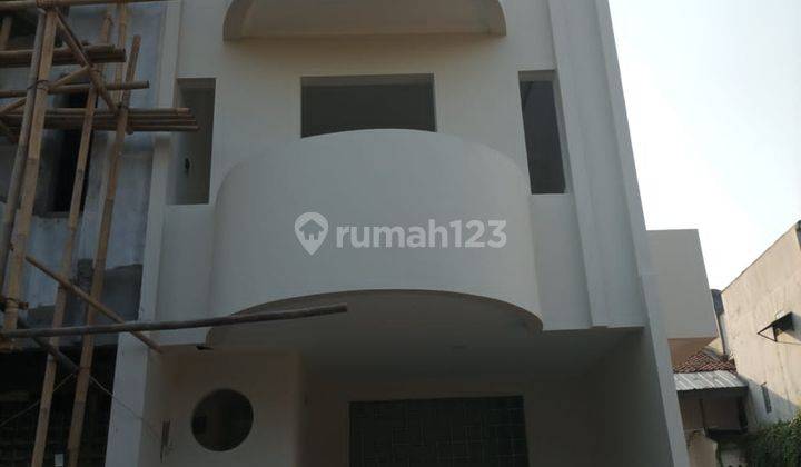 Rumah Minimalis Keamanan 24 Jam di Pondok Kelapa 1