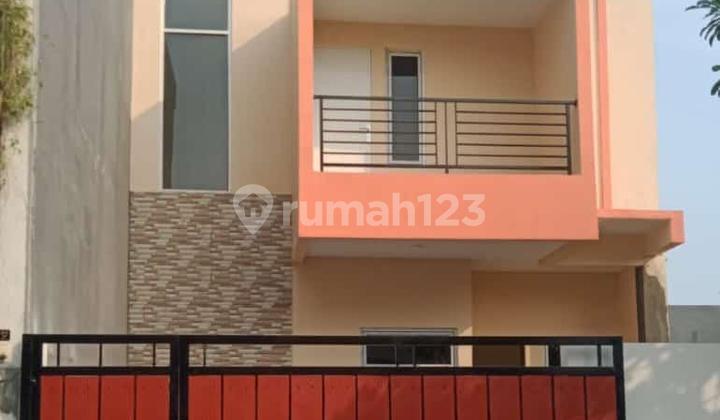 Independent Building House in Banjar Wijaya Only 3 Minutes to Toll Access!