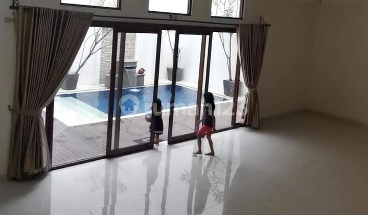 Rumah Cantik Ada Kolam Renang Dekat Akses Tol Banjar Wijaya Tangerang 2