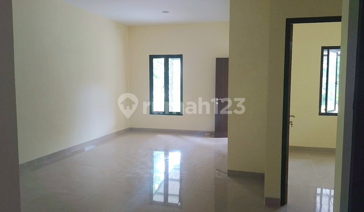 The house is already neat, just needs interior finishing! Green Tunnel Cluster in Alam Sutera, a favorite spot for jogging and cycling! 2