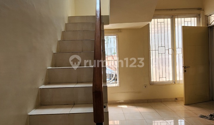 Rumah Depan Fasum Di Cluster Rindang Modernland 2