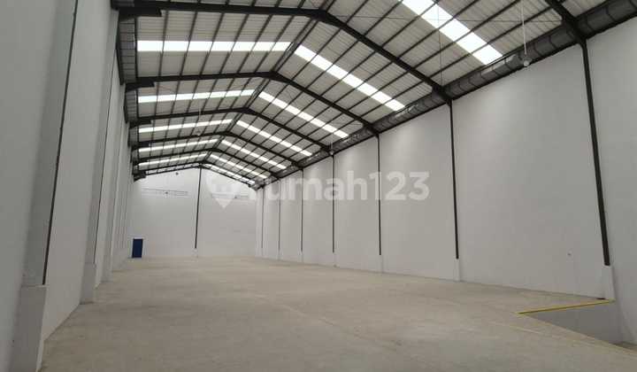 Warehouse for rent at Laksana Business Park, area 930m (can be combined into 2 units)