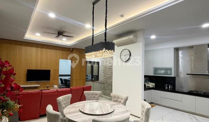 Jual Cepat Rumah Bagus di Pik Luas 200M 3Lt Bangunan Kontraktor