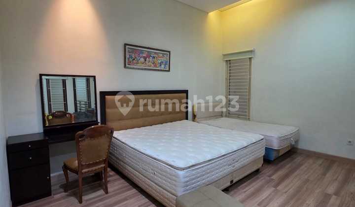 Sewa Rumah Pik 12X30 Ada 5Kamar 3Lantai Furnish Rapi Dekat Bbs