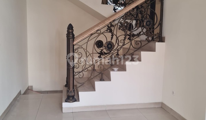 DISEWA! Rumah PIK Uk8x20 Siap Huni 4 kamar tidur 2