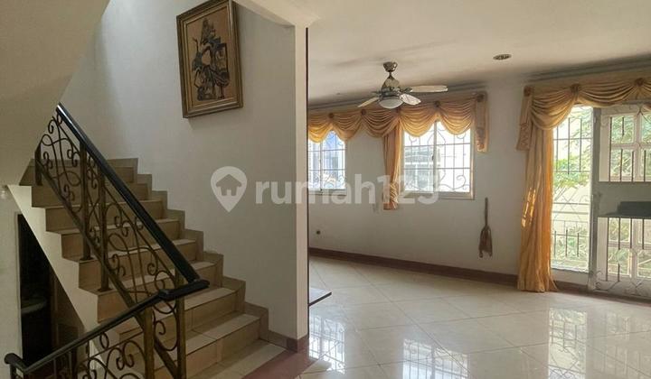 Rumah Pantai indah kapuk 10x18 2,5lantai 5Kamar dekat mall PIK  2
