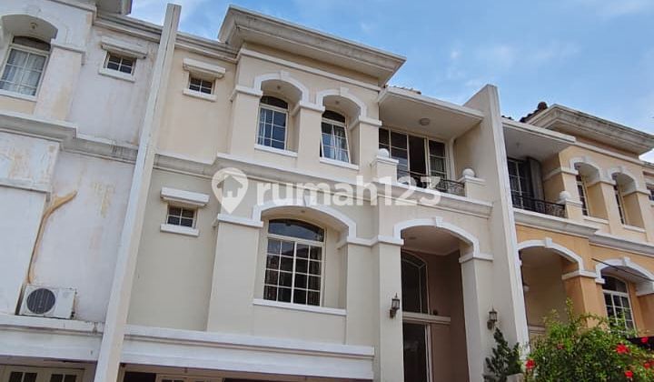 Jual Rumah Pantai Indah Kapuk 8X18 2,5Lantai SHM Furnish Strategi