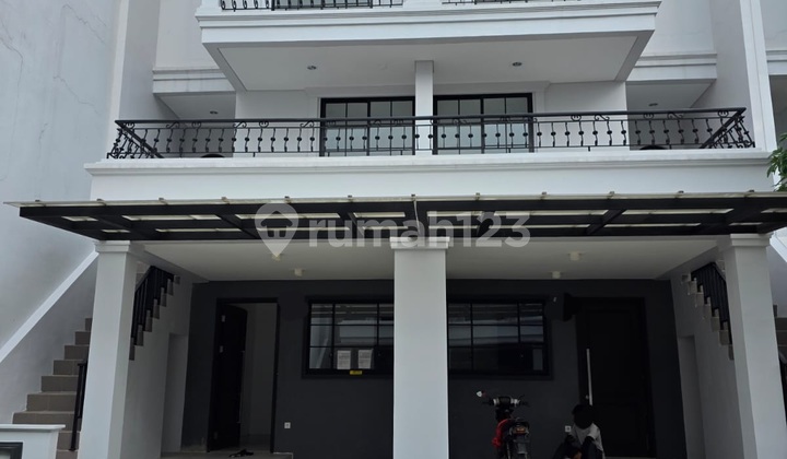 Sewa Rumah Golf Island Pik 10X17 3Lantai 4 Kamar Baru Brand New