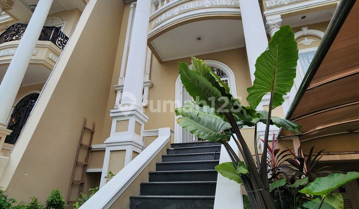 Jual cepat Rumah Pantai indah kapuk 9x20 3lantai SHM 4KT murah 