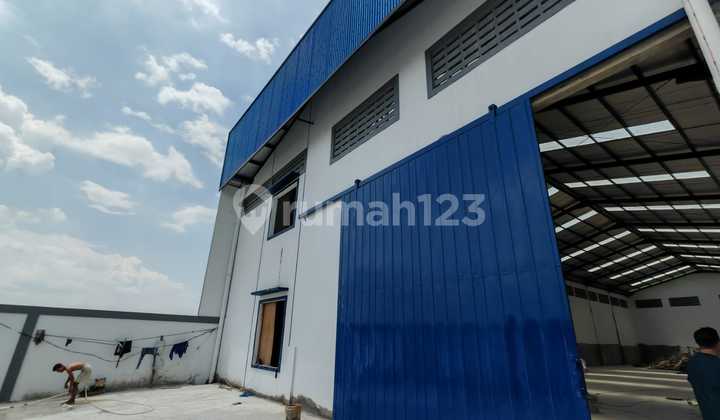 Warehouse for rent at Laksana Business Park, size 30x62 with a 2-story office.