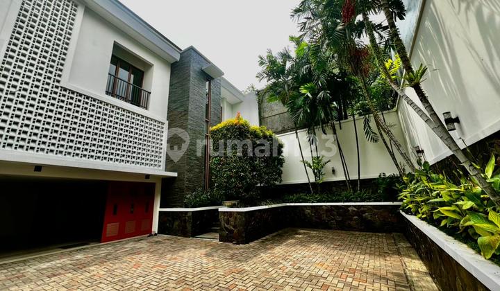 Tropical Modern Townhouse In Kemang With Private Pool And Garden Tropical Modern Townhouse In Kemang With Private Pool And Garden