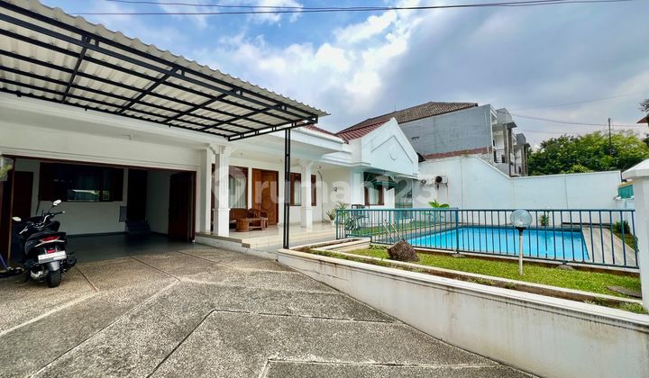 Rumah Lama Terawat dan Sedikit Renovasi Lokasi Terbaik Kemang Jakarta Selatan