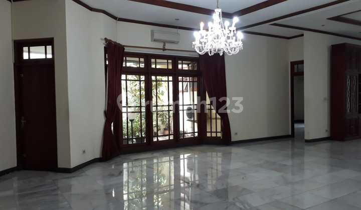 Rumah lama terawat lokasi terbaik pejaten barat kemang