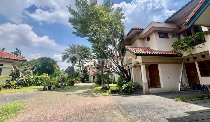 Cipete Townhouse Furnished with Swimming Pool Facilities Location Near Kemang and Kebayoran Baru South Jakarta