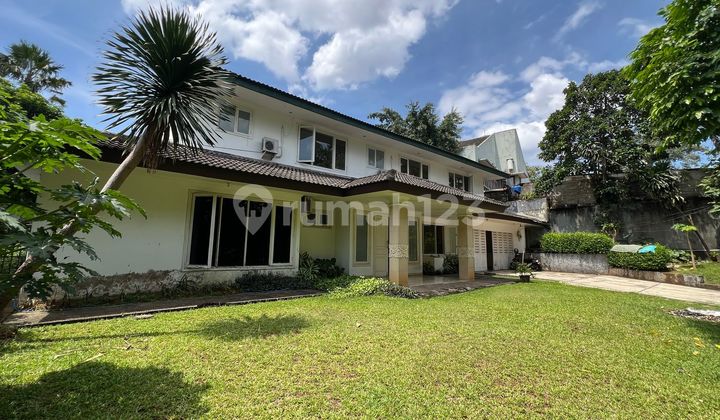 Rumah dekat tb simatupang halaman luas dekat pintu toll ampera jakarta selatan